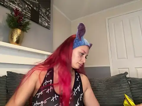 Snapshot of FoxyValentine chatting on June 17, 3:00 pm FoxyValentine online show from June 17, 3:00 pm