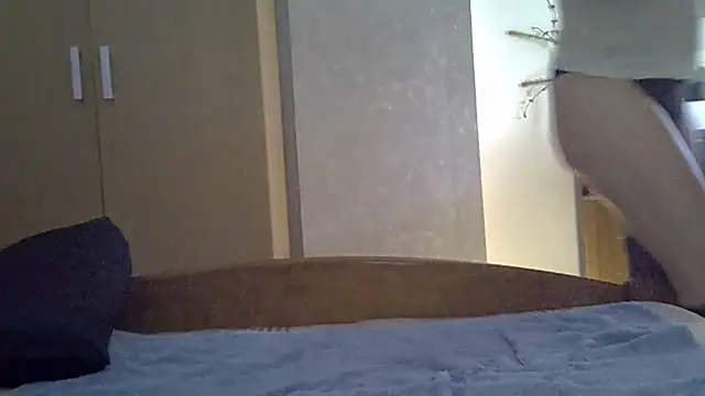 Laura-Parker online show from April 3, 1:50 pm