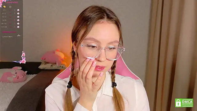 KateNickson online show from March 11, 5:34 am