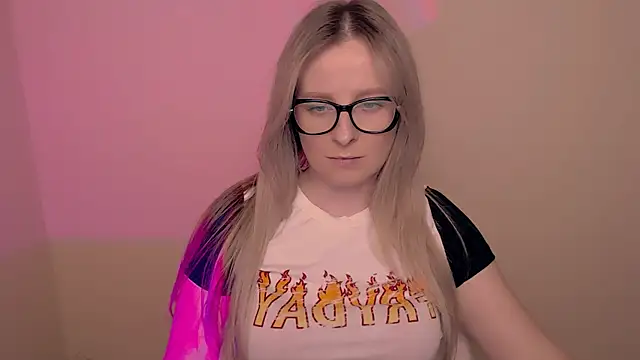 AnnePeach online show from April 2, 4:57 pm