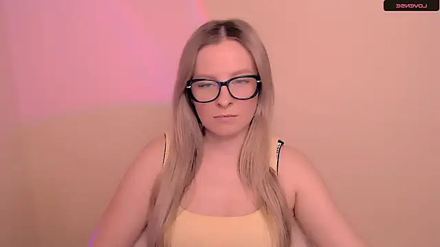 AnnePeach online show from March 31, 11:45 am