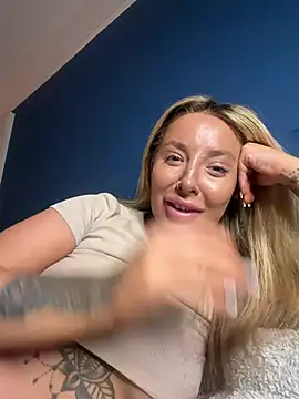 Snapshot of Summerwestt chatting on February 20, 4:42 pm Summerwestt online show from February 20, 4:42 pm