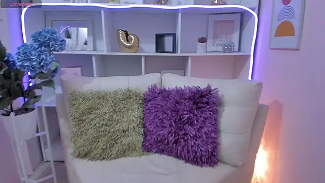 Freya Lamir online show from February 27, 7:35 pm