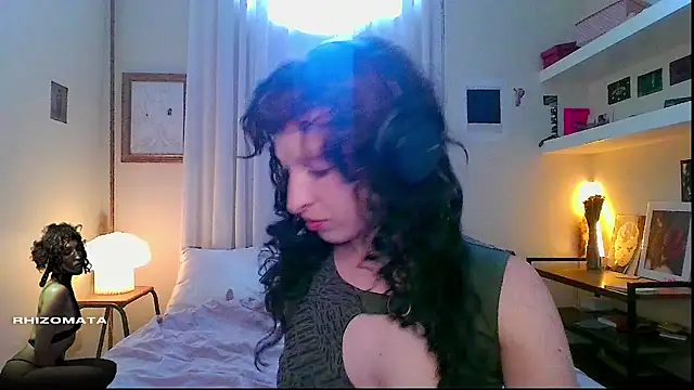 Snapshot of rhizomata chatting on June 29, 6:51 pm rhizomata online show from June 29, 6:51 pm