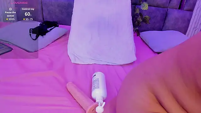 ZharaRousse online show from April 4, 11:39 am