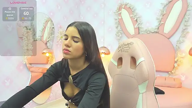 Snapshot of Isabellaa_Rosee chatting on April 25, 7:11 pm Isabellaa Rosee online show from April 25, 7:11 pm