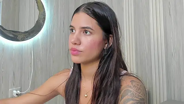 Snapshot of Isabellaa_Rosee chatting on May 21, 7:44 pm Isabellaa Rosee online show from May 21, 7:44 pm