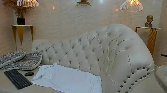 Snapshot of Isabellaa_Rosee chatting on March 1, 7:47 pm Isabellaa Rosee online show from March 1, 7:47 pm