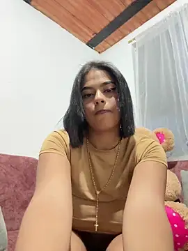 Snapshot of Valentina_Diaz15 chatting on February 19, 9:39 am Valentina Diaz15 online show from February 19, 9:39 am