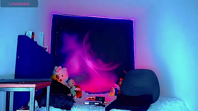 Snapshot of ThaliGirl21 chatting on May 14, 11:35 pm ThaliGirl21 online show from May 14, 11:35 pm