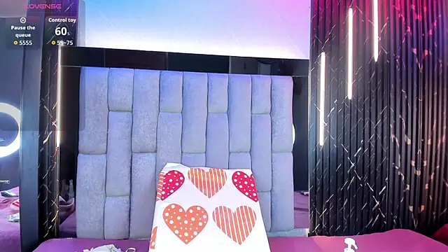 Snapshot of CamilaParisi chatting on June 17, 12:04 pm CamilaParisi online show from June 17, 12:04 pm