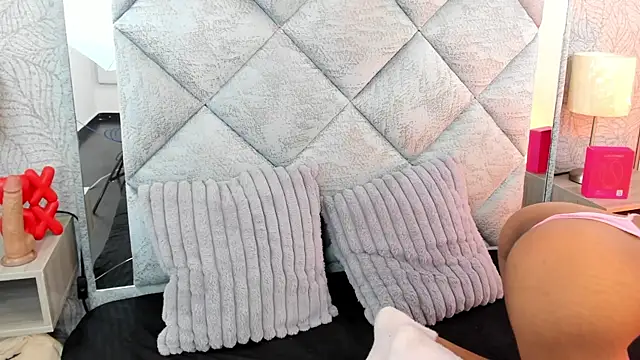 Lunakellerr online show from March 29, 11:23 am