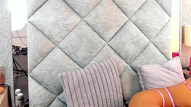 Lunakellerr online show from March 25, 11:20 am