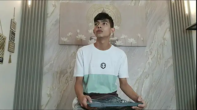 KITTY BOSH online show from April 12, 1:14 pm