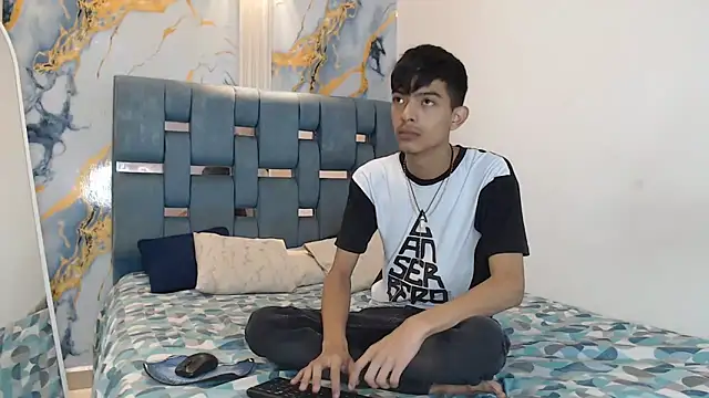 KITTY BOSH online show from April 8, 1:12 pm