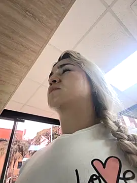 violet-grey online show from April 8, 2:51 pm