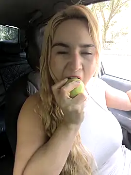 Snapshot of violet-grey chatting on February 27, 4:51 pm violet-grey online show from February 27, 4:51 pm