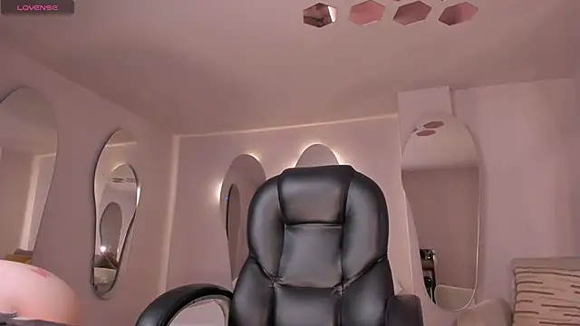 CarolineEvans x online show from April 11, 4:09 am