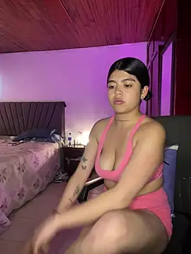 Snapshot of violet19x chatting on February 23, 8:09 pm violet19x online show from February 23, 8:09 pm