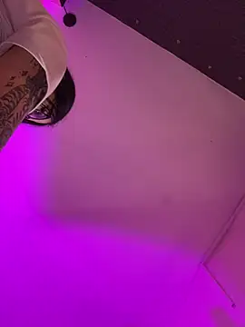 Snapshot of Veronicaa_lodge1 chatting on February 25, 12:44 am Veronicaa lodge1 online show from February 25, 12:44 am