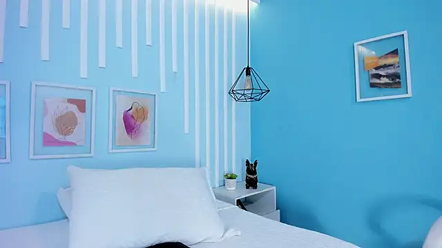 Saray Becker  online show from April 7, 7:15 pm