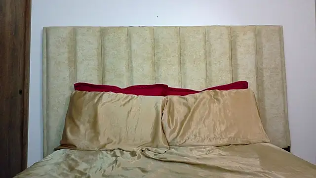 JustZoe  online show from May 10, 12:47 am