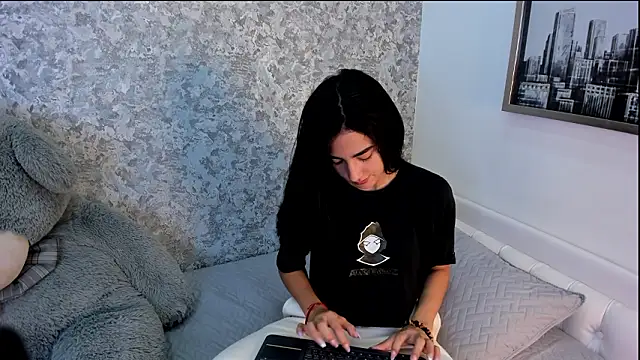 Anika H online show from March 3, 11:50 am