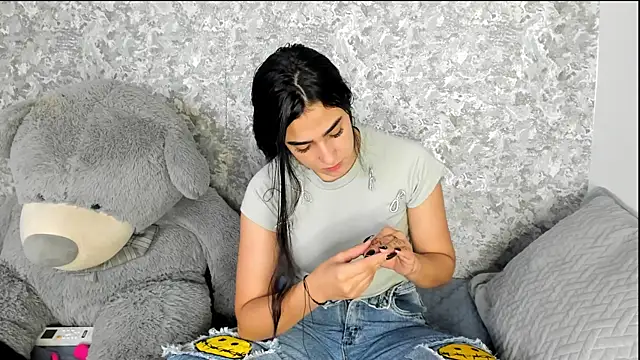 Anika H online show from May 5, 12:08 pm