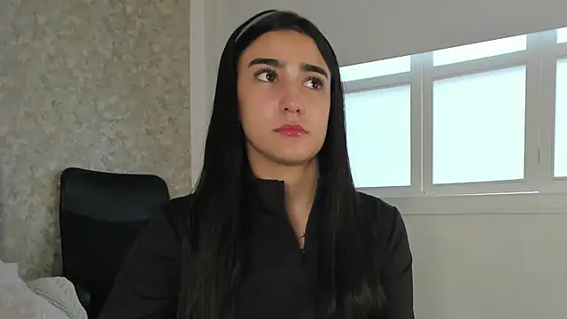 Snapshot of Anika_H chatting on June 4, 12:32 pm Anika H online show from June 4, 12:32 pm