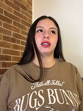 Sofi Collinss online show from April 1, 10:50 pm