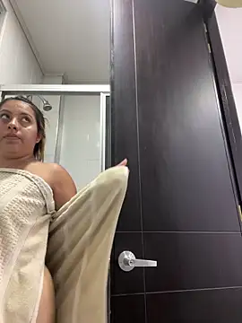 Emiily joee  online show from April 5, 9:54 pm