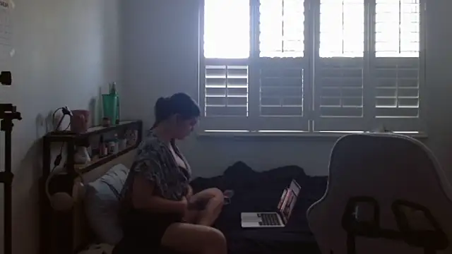 Snapshot of yourmila1 chatting on February 27, 11:15 pm yourmila1 online show from February 27, 11:15 pm