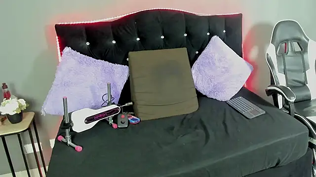 Ivy Heat online show from April 11, 1:57 am