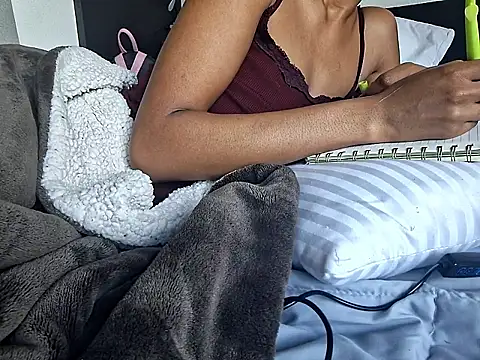 Snapshot of Cinnamonbunn chatting on February 26, 6:19 pm Cinnamonbunn online show from February 26, 6:19 pm