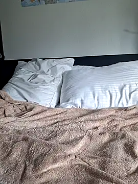 Cinnamonbunn online show from March 28, 2:51 pm