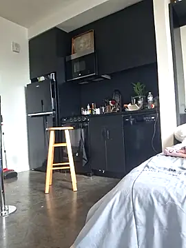 Cinnamonbunn online show from April 13, 8:35 pm