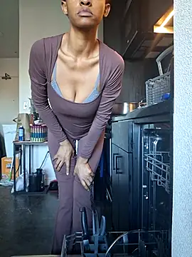 Snapshot of Cinnamonbunn chatting on February 27, 11:15 pm Cinnamonbunn online show from February 27, 11:15 pm