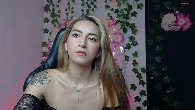 Mis Cersi online show from May 22, 8:40 pm