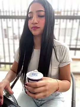 Daniela Pink online show from April 10, 2:57 pm