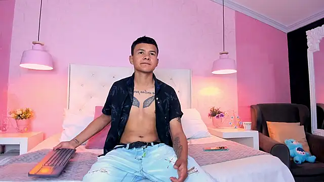 TylerGandi online show from February 26, 8:09 pm