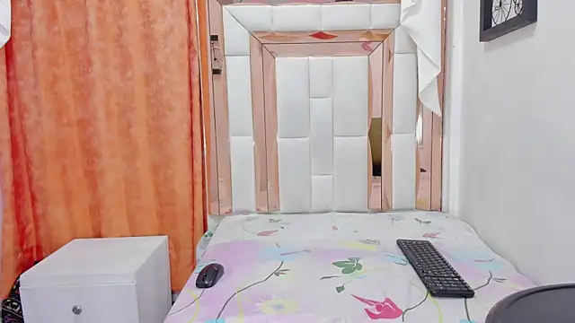 Snapshot of kimberly_xoxo_3 chatting on February 18, 3:26 am kimberly xoxo 3 online show from February 18, 3:26 am