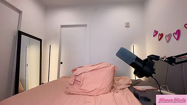 iammaeve online show from March 2, 7:21 pm