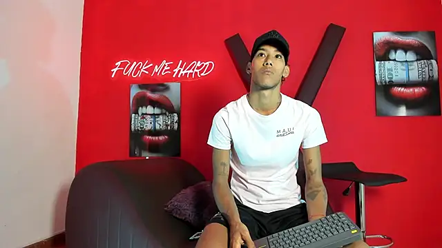 GREEN BOYS online show from February 26, 7:30 am