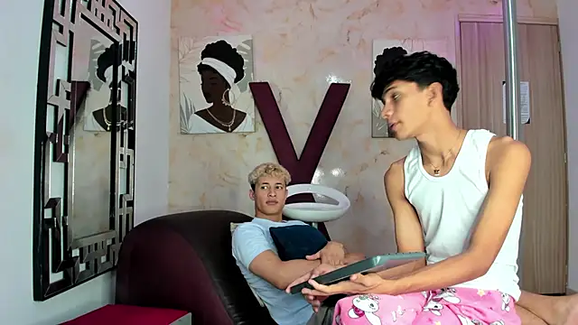 GREEN BOYS online show from April 24, 7:27 pm