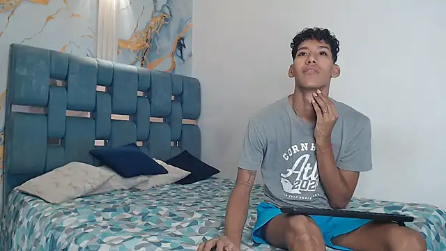 GREEN BOYS online show from April 8, 7:15 pm