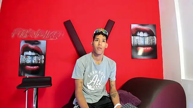 GREEN BOYS online show from March 12, 7:23 am