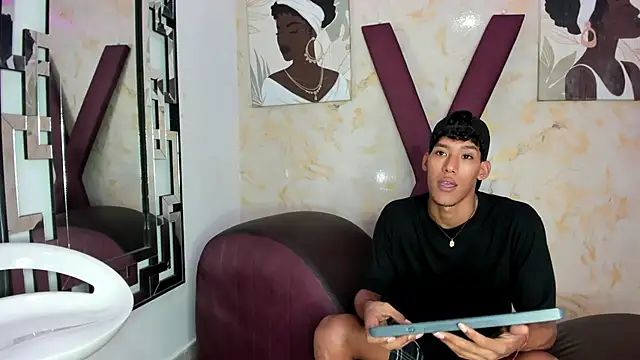 GREEN BOYS online show from April 22, 7:31 pm