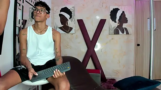 GREEN BOYS online show from April 23, 7:48 pm