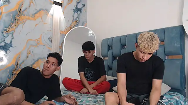 GREEN BOYS online show from April 13, 7:18 pm