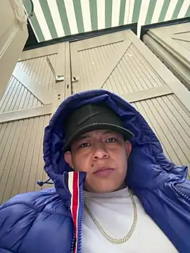 Jhon jairo420zzzz online show from April 2, 7:20 pm